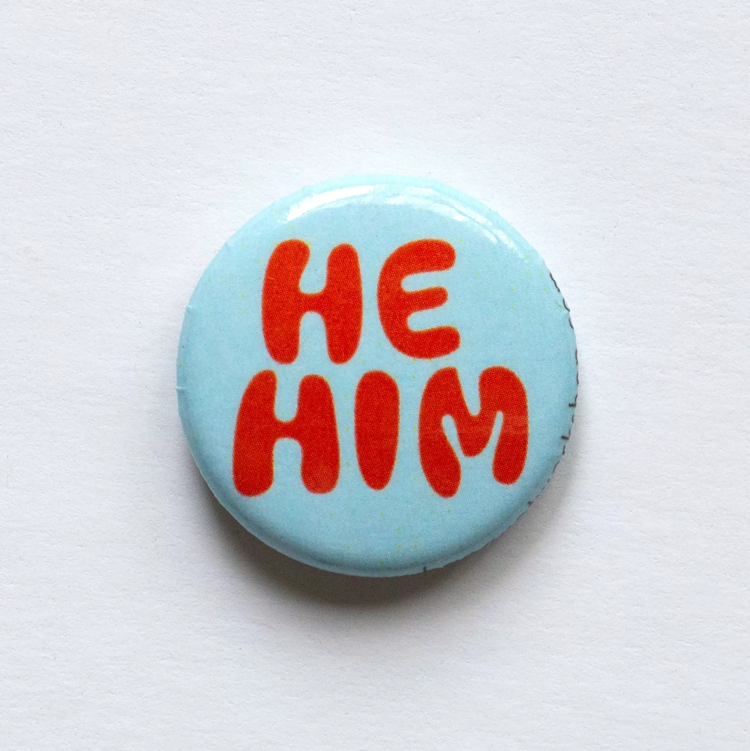 He/Him Pronoun 1" Button<Banquet Workshop Shop