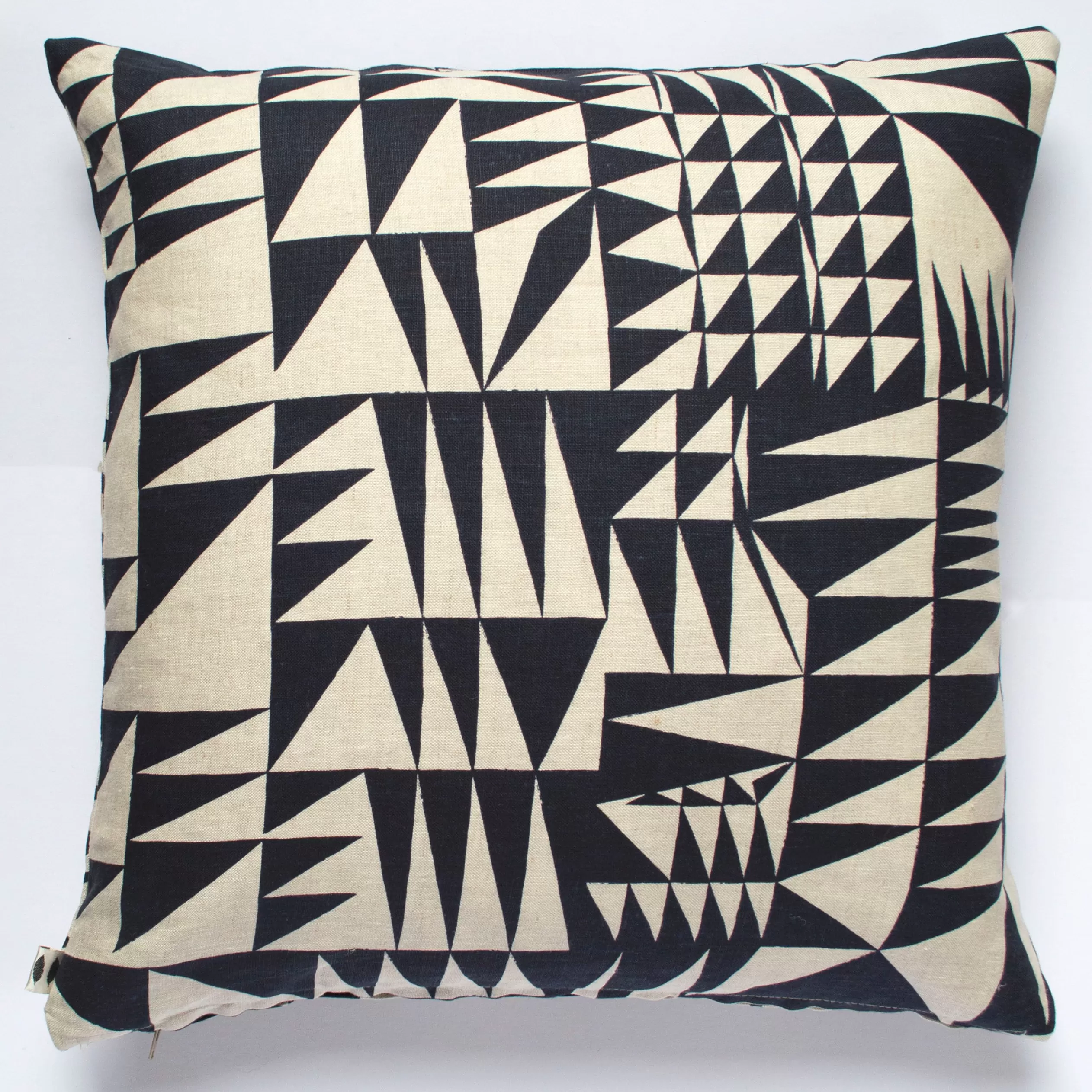 Navy Triangles All-Linen Screen Printed Pillow Cover<Banquet Workshop Clearance