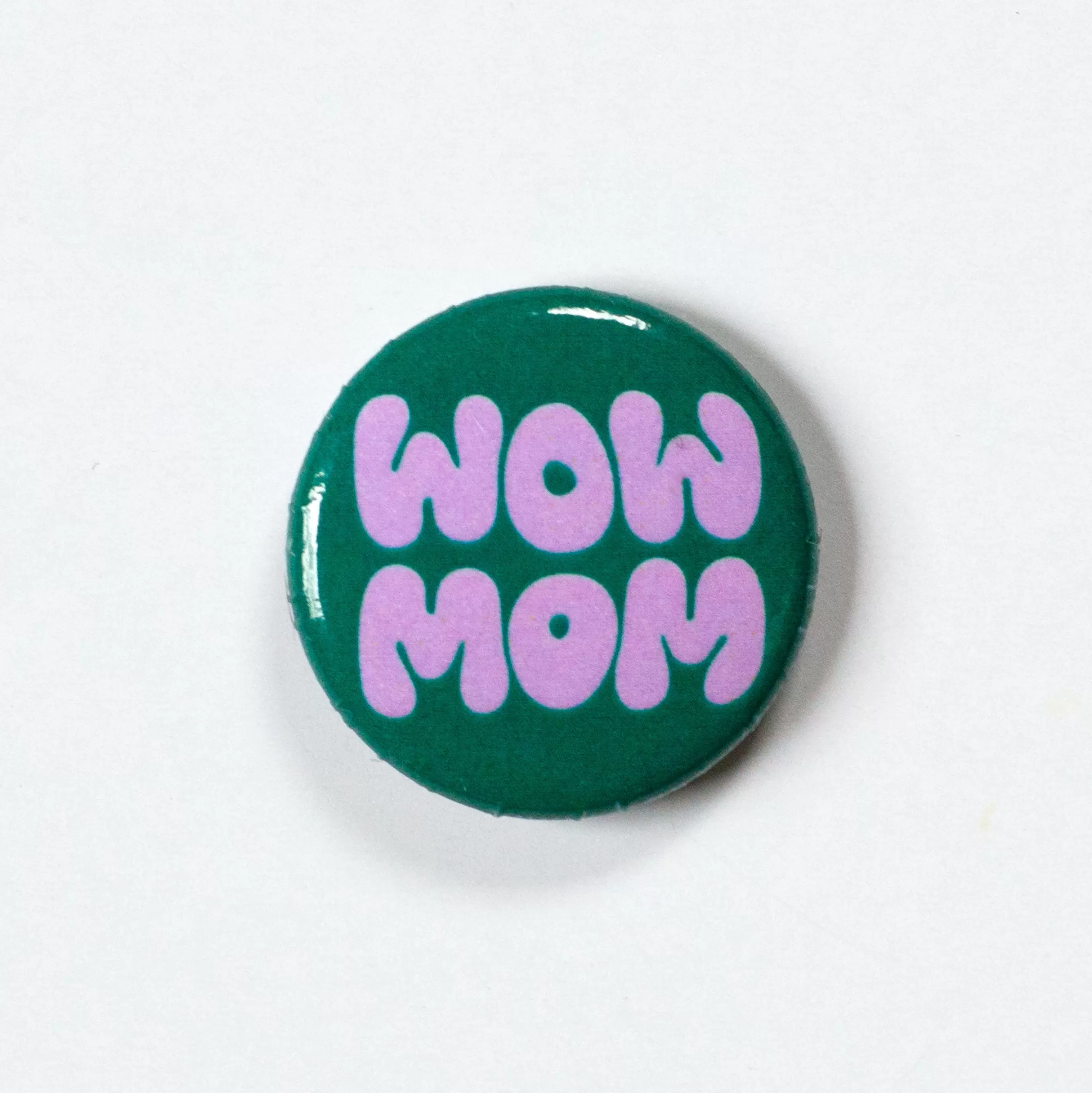 Wow Mom - Purple On Green - 1" Button<Banquet Workshop Store